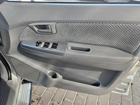 2006-Toyota-Hilux-27-VVTi-Raider-Double-Cab_12
