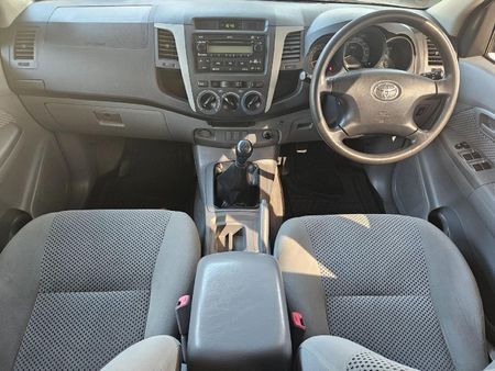 2006-Toyota-Hilux-27-VVTi-Raider-Double-Cab_14