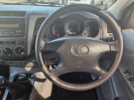 2006-Toyota-Hilux-27-VVTi-Raider-Double-Cab_15