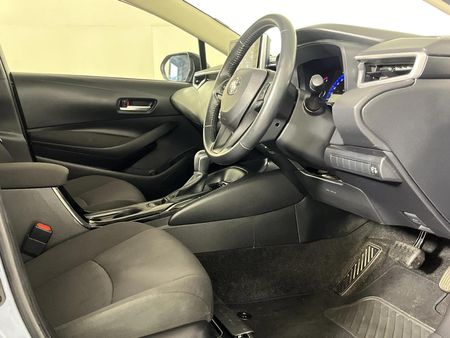 2022-Toyota-Corolla-18-XS-Hybrid-Auto_9