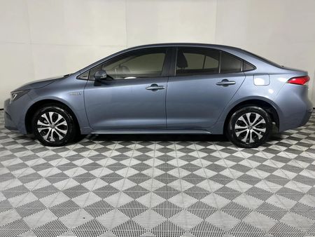 2022-Toyota-Corolla-18-XS-Hybrid-Auto_17