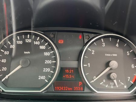 2010-BMW-1-Series-118i-3-dr-M-Sport-Auto_9