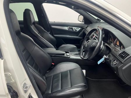 2008-Mercedes-AMG-C-Class-C63-AMG_2