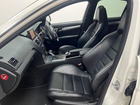 2008-Mercedes-AMG-C-Class-C63-AMG_8