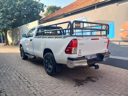 2016-Toyota-Hilux-24-GD-6-SRX-4x4-Single-Cab_4
