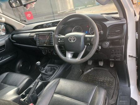 2016-Toyota-Hilux-24-GD-6-SRX-4x4-Single-Cab_6