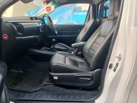 2016-Toyota-Hilux-24-GD-6-SRX-4x4-Single-Cab_7