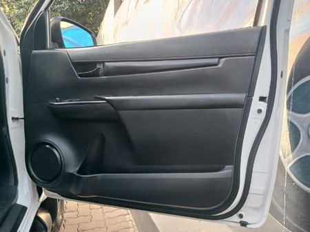 2016-Toyota-Hilux-24-GD-6-SRX-4x4-Single-Cab_8