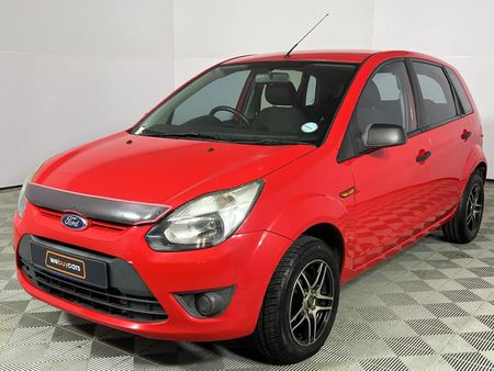 2012-Ford-Figo-14-Ambiente_0