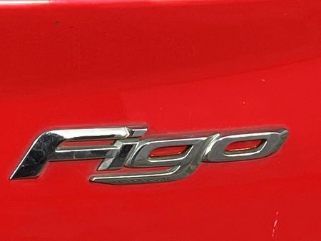 2012-Ford-Figo-14-Ambiente_11