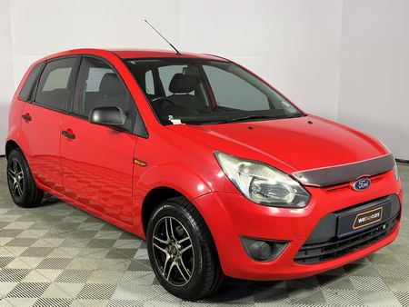 2012-Ford-Figo-14-Ambiente_14