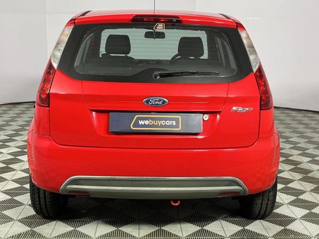 2012-Ford-Figo-14-Ambiente_16