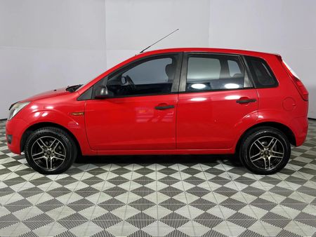 2012-Ford-Figo-14-Ambiente_17
