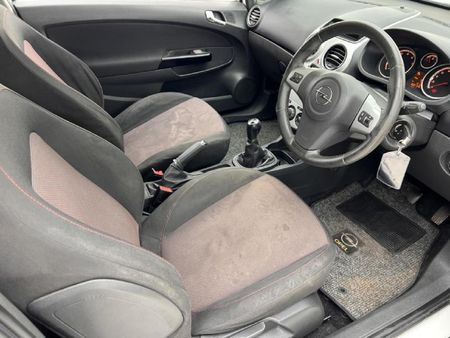 2008-Opel-Corsa-14-Sport-3-dr_12