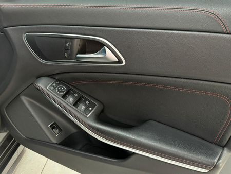 2014-Mercedes-AMG-CLA-45-AMG_12