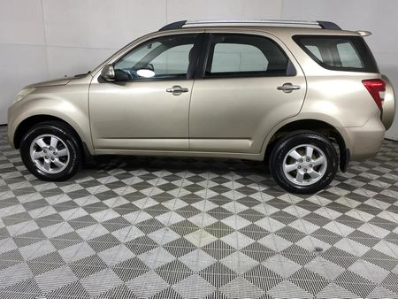 2010-Daihatsu-Terios-4x4_16