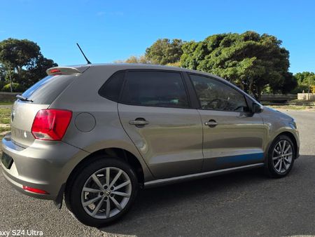 2021-Volkswagen-Polo-Vivo-14-Mswenko-5-dr_2