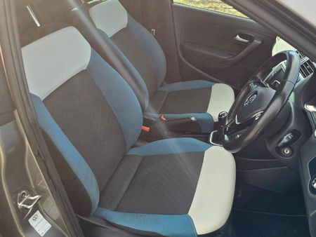 2021-Volkswagen-Polo-Vivo-14-Mswenko-5-dr_7