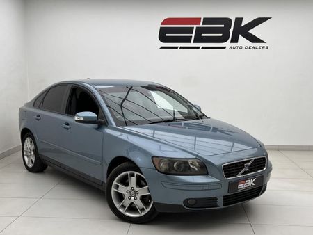 2006-Volvo-S40-24i_0