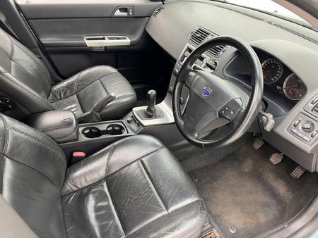 2006-Volvo-S40-24i_14