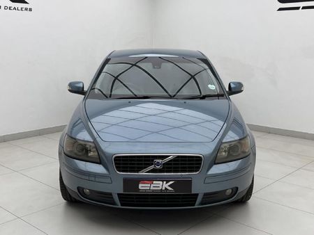2006-Volvo-S40-24i_1