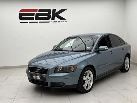 2006-Volvo-S40-24i_2