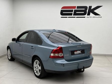 2006-Volvo-S40-24i_3