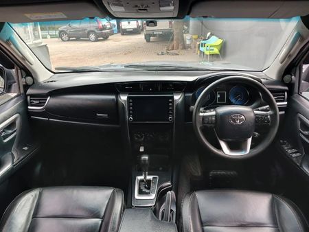2021-Toyota-Fortuner-24-GD-6-Raised-Body-Auto_10