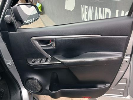 2021-Toyota-Fortuner-24-GD-6-Raised-Body-Auto_13
