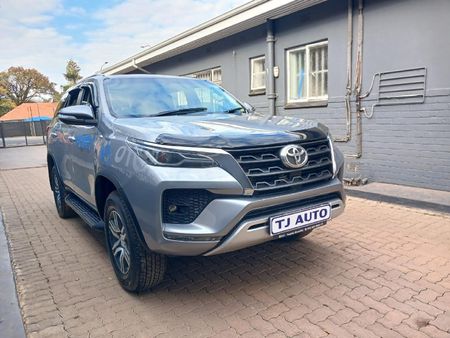 2021-Toyota-Fortuner-24-GD-6-Raised-Body-Auto_3