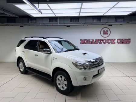 2009-Toyota-Fortuner-30-D-4D-Raised-Body-Auto_0
