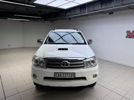 2009-Toyota-Fortuner-30-D-4D-Raised-Body-Auto_1