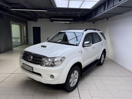 2009-Toyota-Fortuner-30-D-4D-Raised-Body-Auto_2