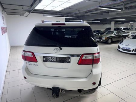 2009-Toyota-Fortuner-30-D-4D-Raised-Body-Auto_3