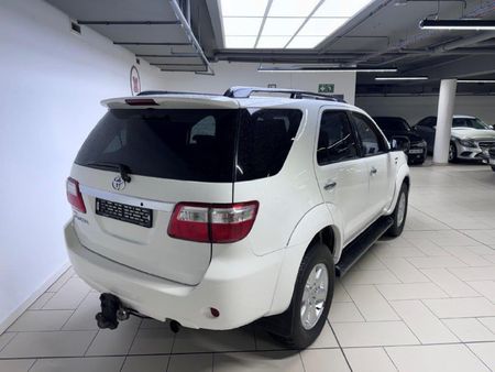 2009-Toyota-Fortuner-30-D-4D-Raised-Body-Auto_4