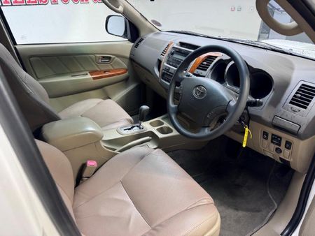2009-Toyota-Fortuner-30-D-4D-Raised-Body-Auto_6