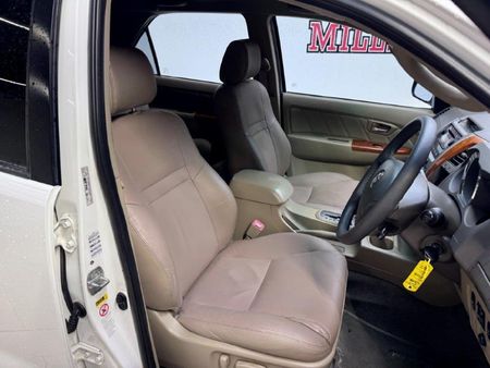 2009-Toyota-Fortuner-30-D-4D-Raised-Body-Auto_7