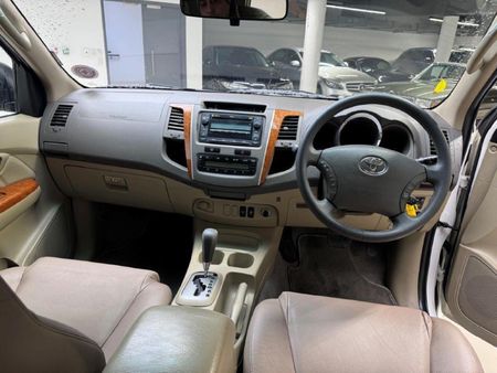 2009-Toyota-Fortuner-30-D-4D-Raised-Body-Auto_8