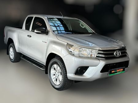 2017-Toyota-Hilux-24-GD-6-Raised-Body-SRX-Extended-Cab_0