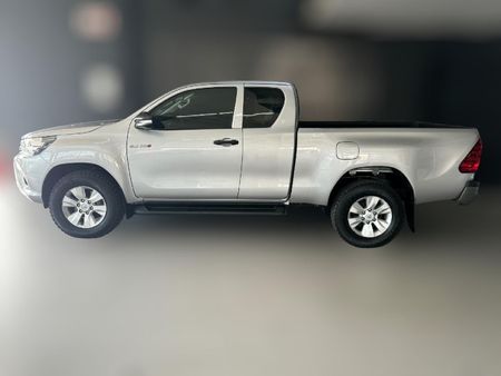 2017-Toyota-Hilux-24-GD-6-Raised-Body-SRX-Extended-Cab_2