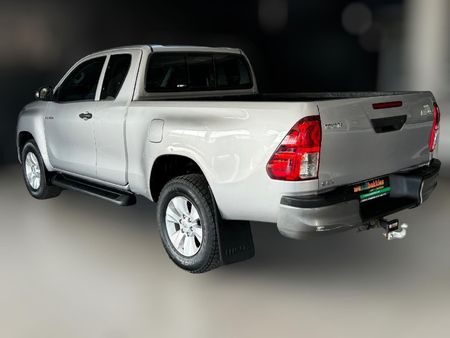 2017-Toyota-Hilux-24-GD-6-Raised-Body-SRX-Extended-Cab_3