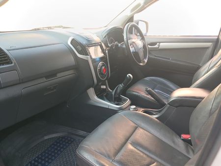 2017-Isuzu-KB-300-D-Teq-LX-4x4-Double-Cab_9