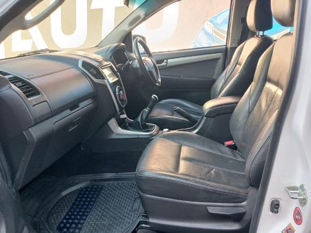 2017-Isuzu-KB-300-D-Teq-LX-4x4-Double-Cab_10