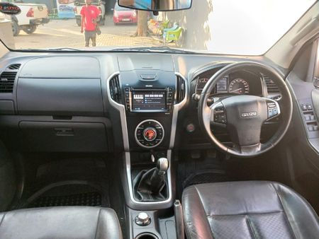 2017-Isuzu-KB-300-D-Teq-LX-4x4-Double-Cab_7