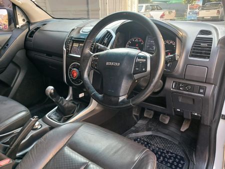2017-Isuzu-KB-300-D-Teq-LX-4x4-Double-Cab_8