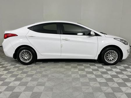 2013-Hyundai-Elantra-16-GLS-Premium_5