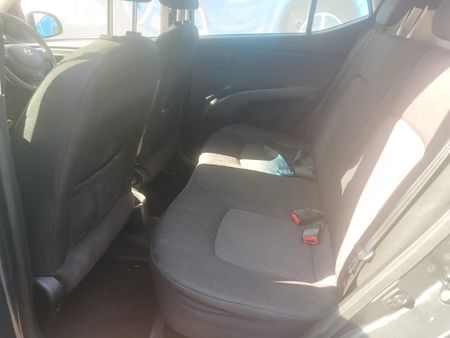 2012-Hyundai-i10-125-GLS-Fluid-Auto_10