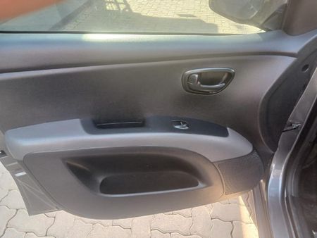 2012-Hyundai-i10-125-GLS-Fluid-Auto_11