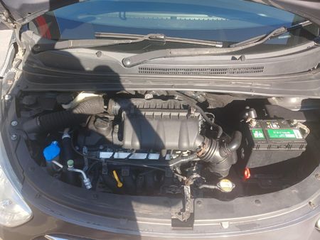 2012-Hyundai-i10-125-GLS-Fluid-Auto_12
