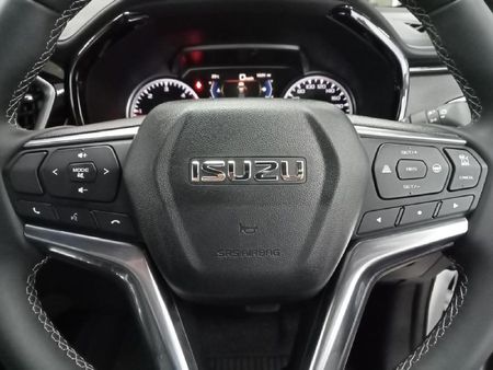 2024-Isuzu-D-Max-30-DDI-V-Cross-HR-4x4-Auto-Double-Cab_9